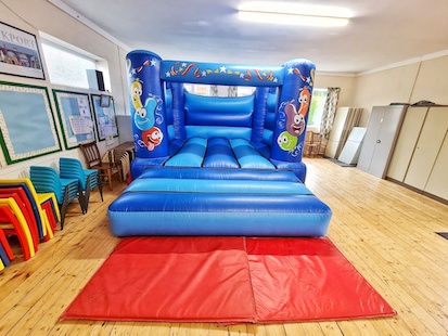 balloon bouncy castle image 2 thumb