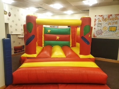 indoor balloons bouncy castle image 1 thumb