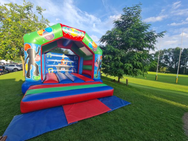 party time large bouncy castle image 13 min scaled