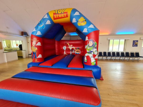 toy story bouncy castle image 3 min