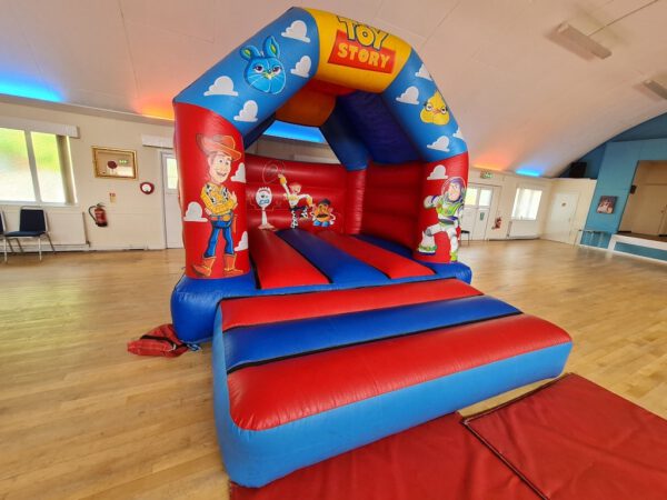 toy story bouncy castle image 4 min