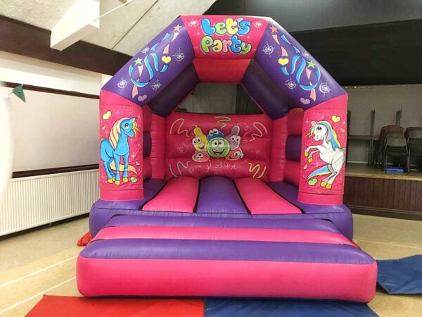 unicorn bouncy castle image 3 min